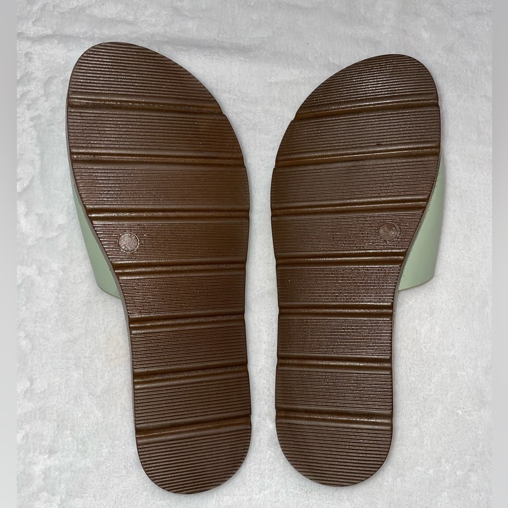 NWOT Sz 9 Mint Green Ardene Slide Sandals Cute Summer Light Brand New - Picture 3 of 4